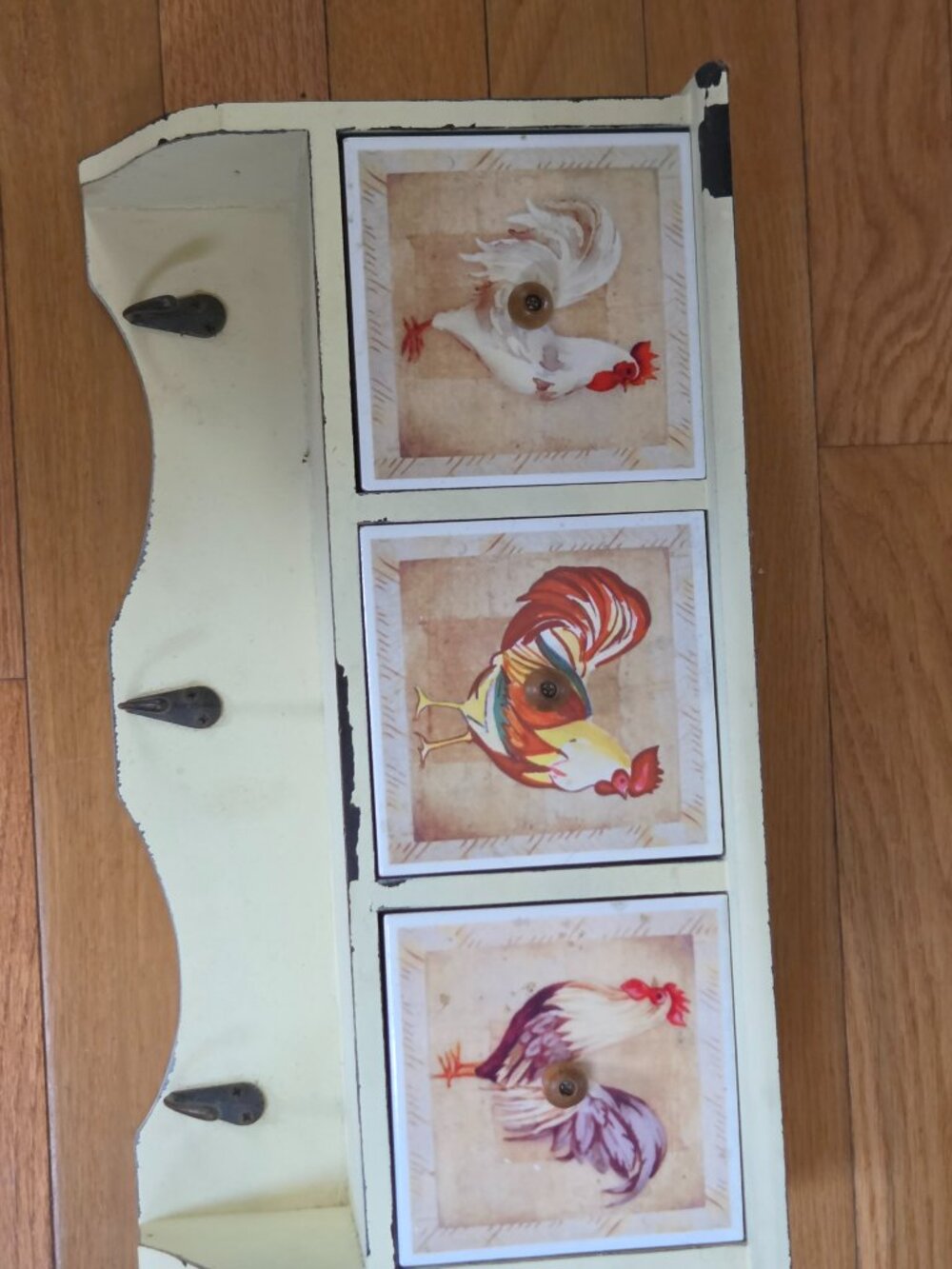 wooden wall-organized distressed wood& 3 drawers decorated with roosters&hooks